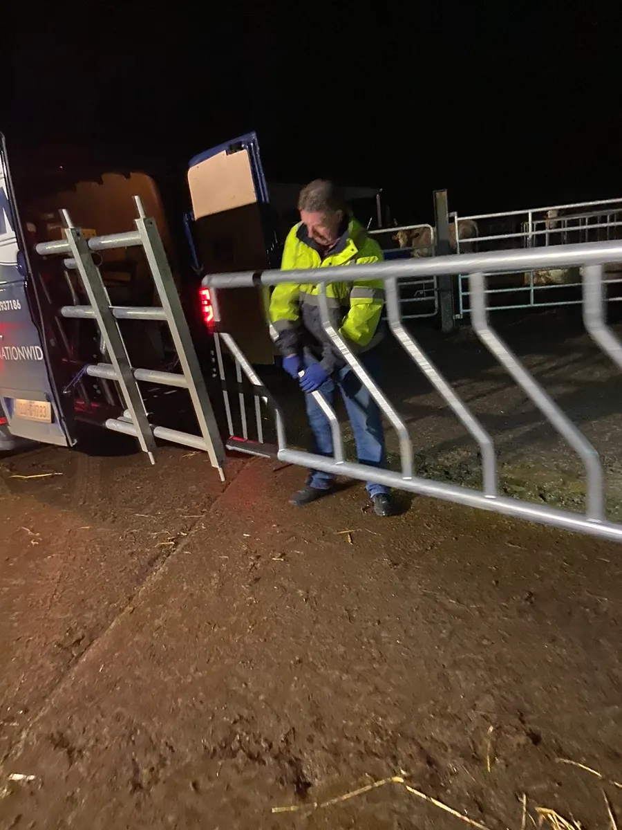 Extendable gates and barriers - Image 4