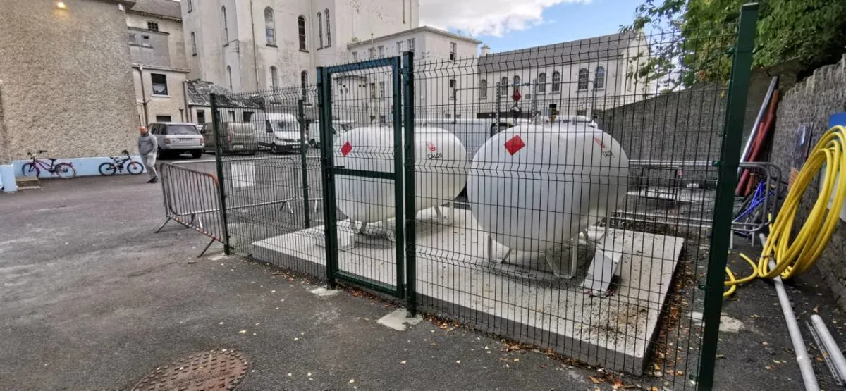 Security fencing. 5mm. Dog Run. Gates. FENSER. - Image 4