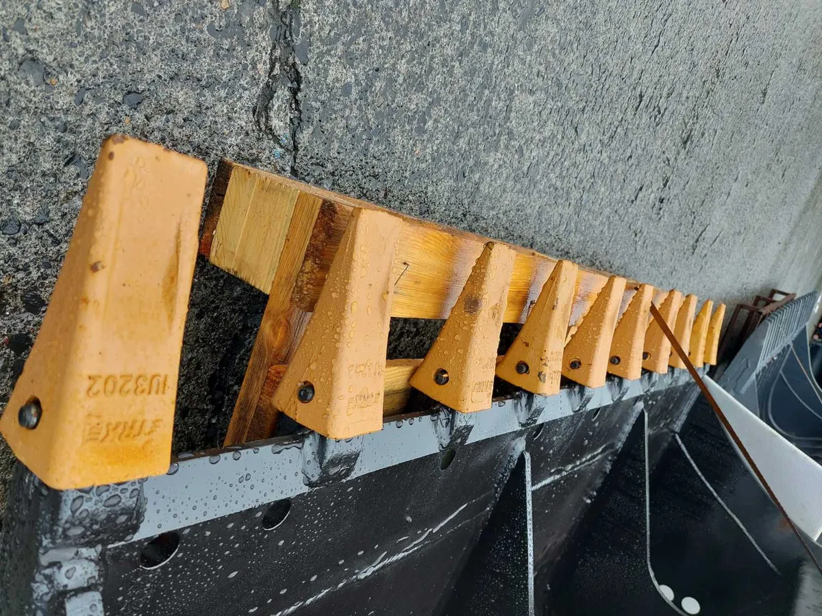 8T Heavy duty ditching bucket with 10 teeth - Image 3