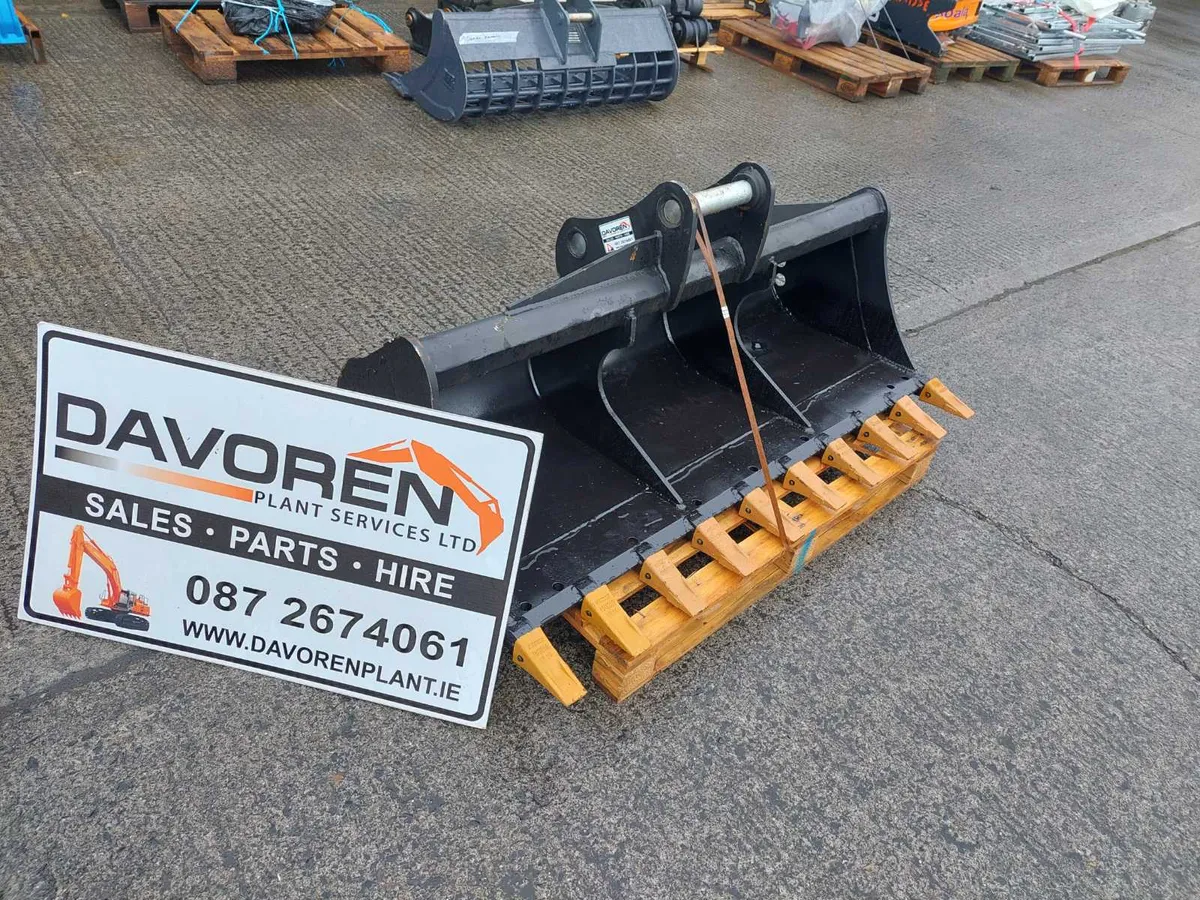 8T Heavy duty ditching bucket with 10 teeth - Image 1