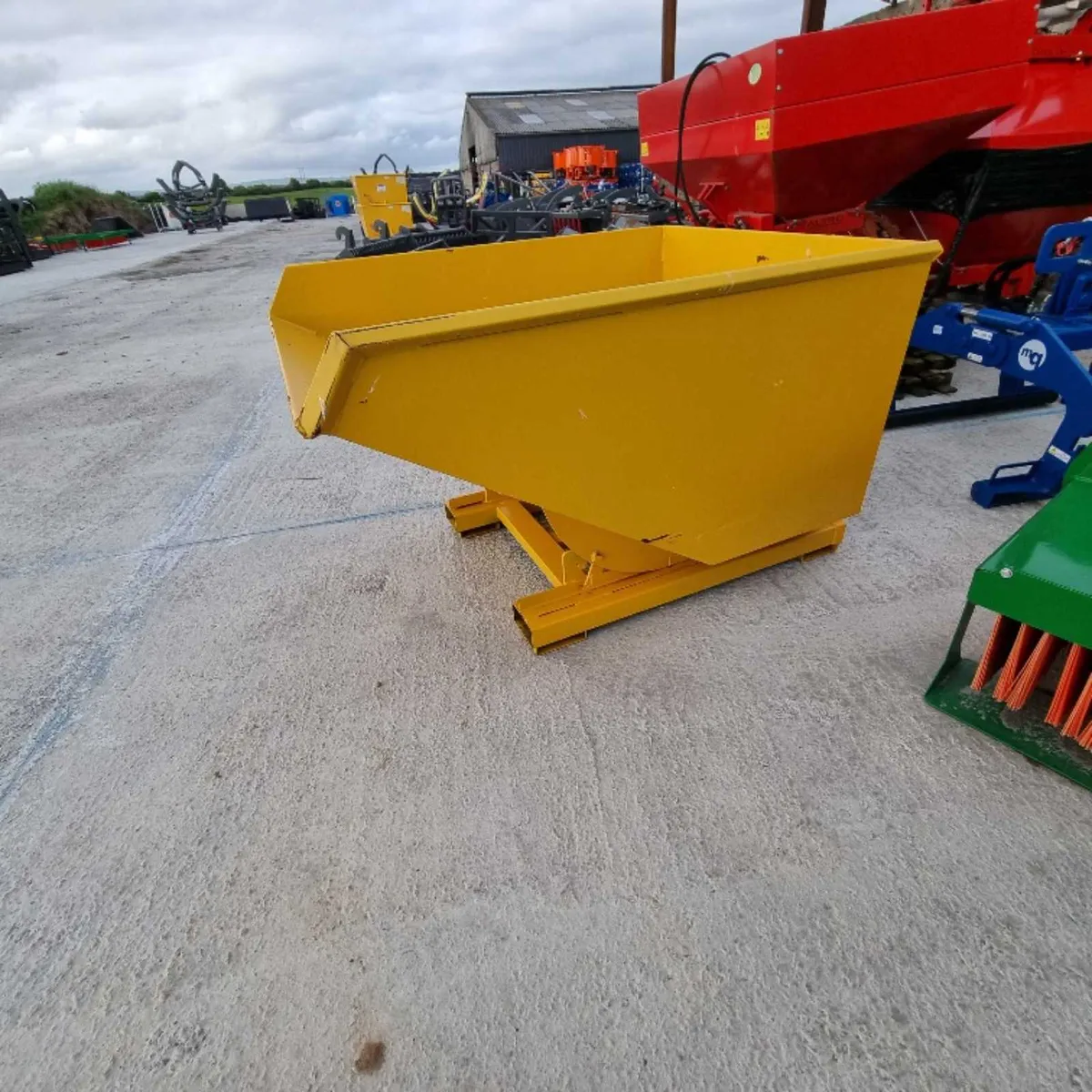Tipping skips 750L, 1250L, 1750L SALE! - Image 2