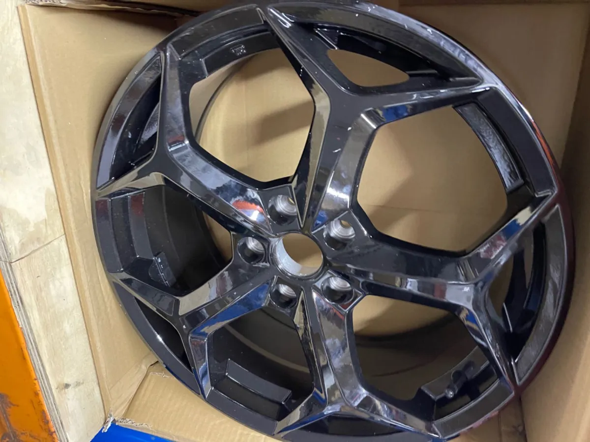 18” gloss black st 5x108