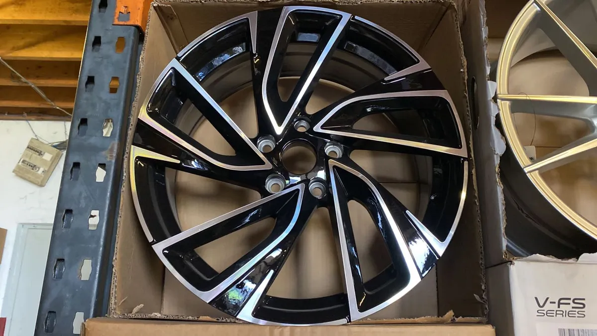 18” black / polished 5x112