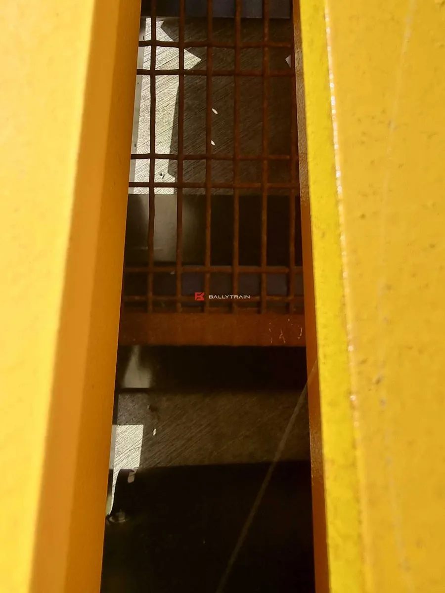 Roco Crusher Vibrating Feeder - Image 3