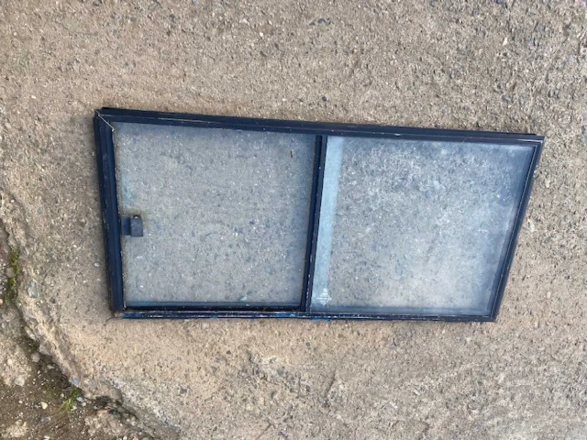 AP LOWER BACK WINDOW - Image 1