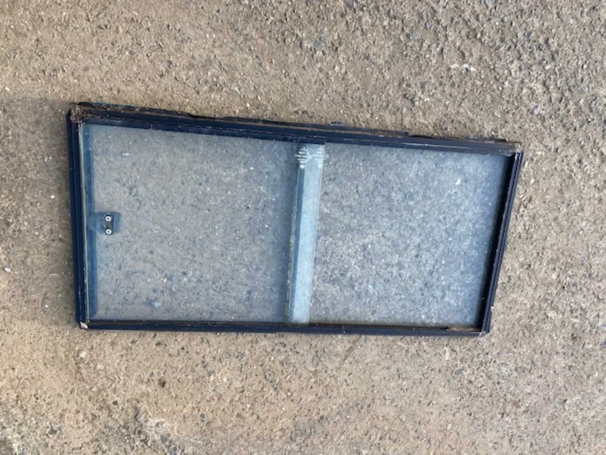 AP LOWER BACK WINDOW - Image 2