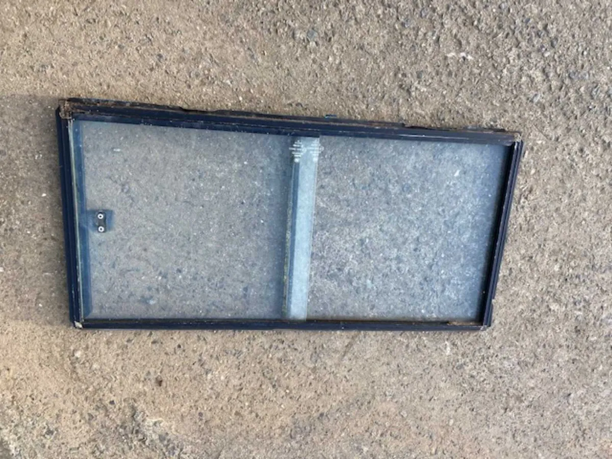 AP LOWER BACK WINDOW - Image 4