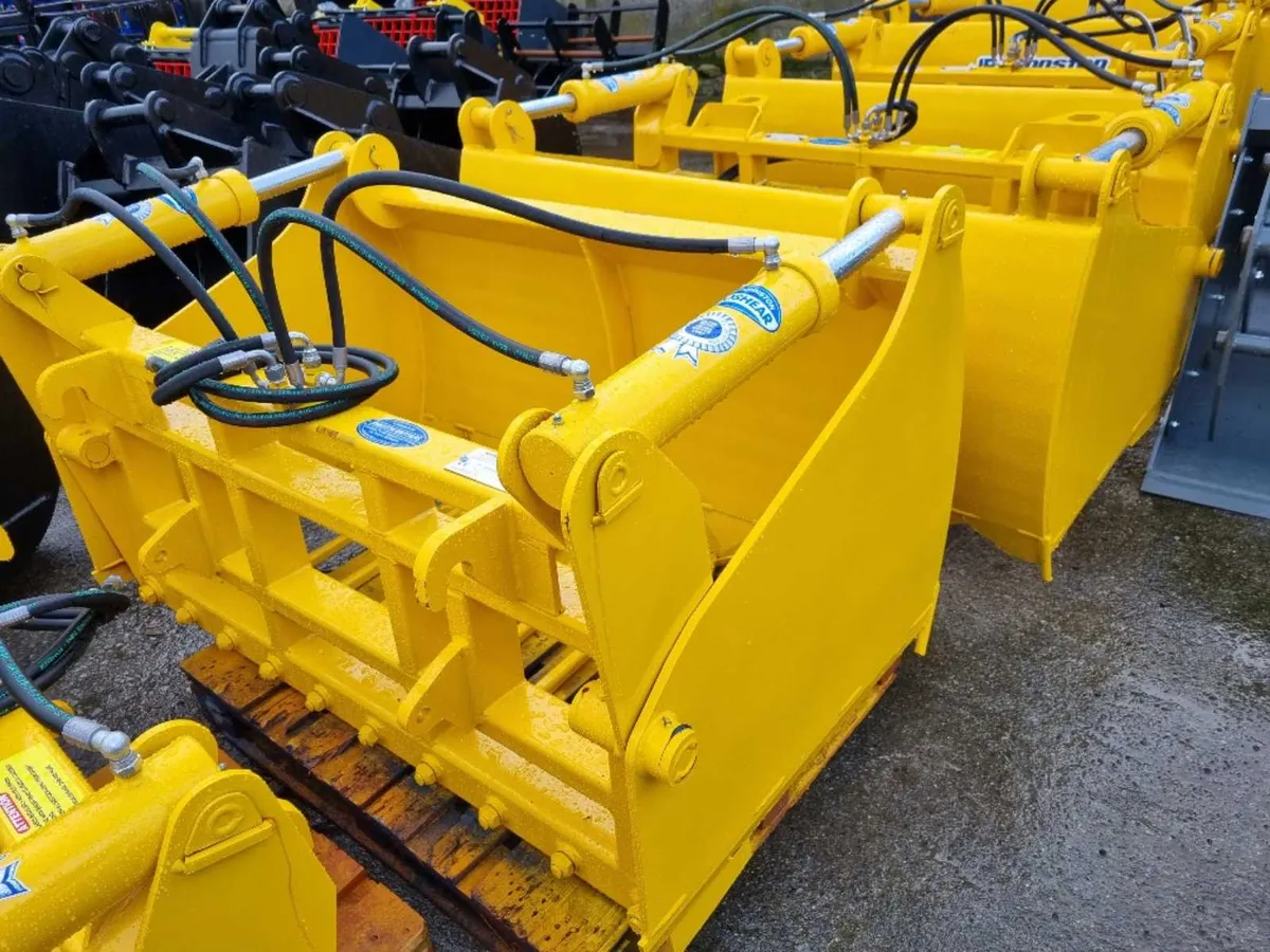 JCB Q Fit brackets - Johnston shear grabs - Image 1