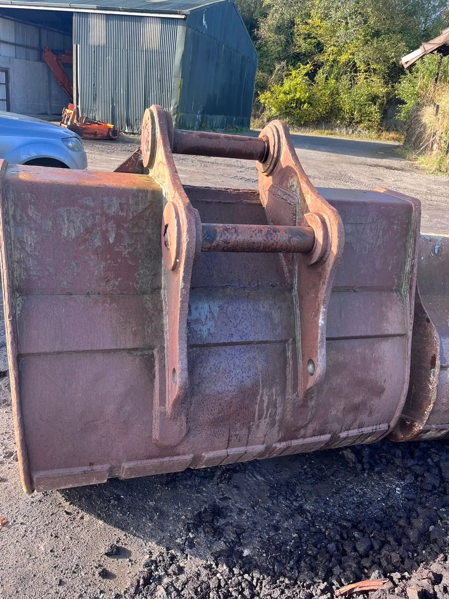 5FT 3INCH 35 TON BUCKET 90MM - Image 3