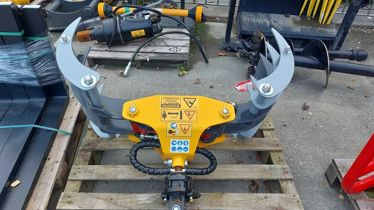 Grabs for mini diggers