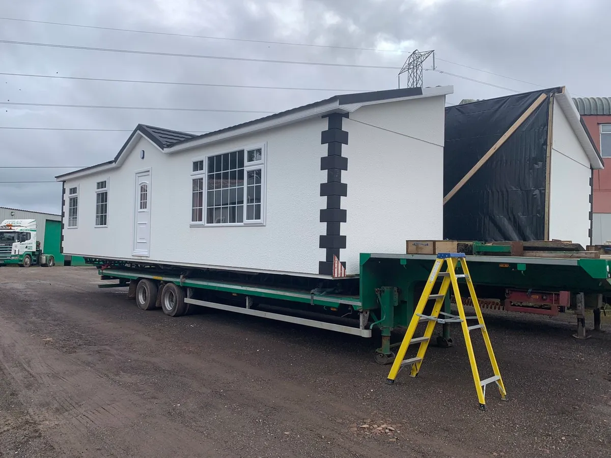 mobile home transport and cranage - Image 1