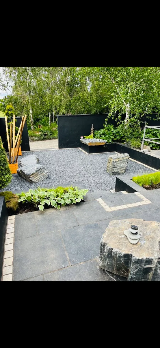 Plum slate Stone chippings cobbles rocks pebbles - Image 3