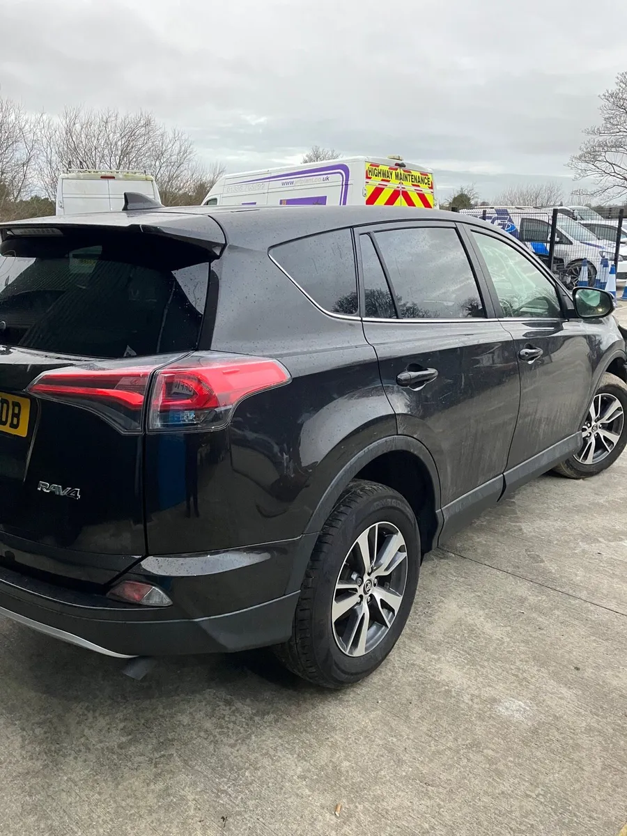 2017 Toyota Rav 4 parts breaking - Image 2