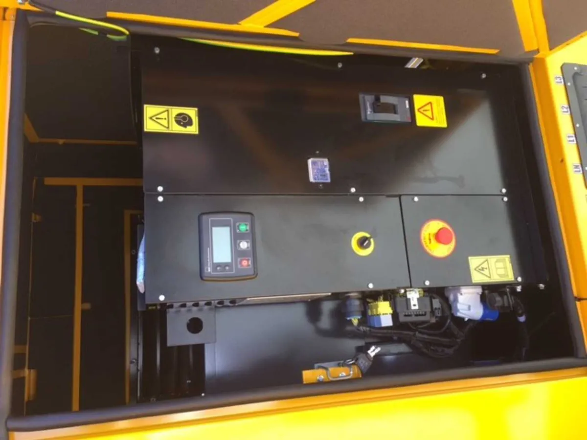 JCB G220QS Generator - Image 4