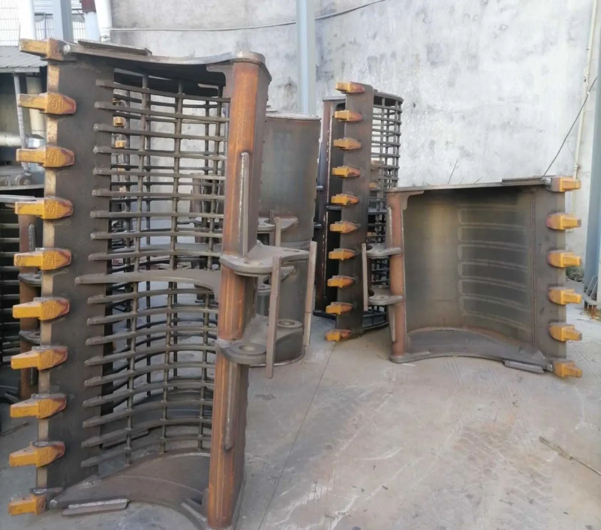 Heavy duty rake/riddle buckets. Try the best! - Image 3