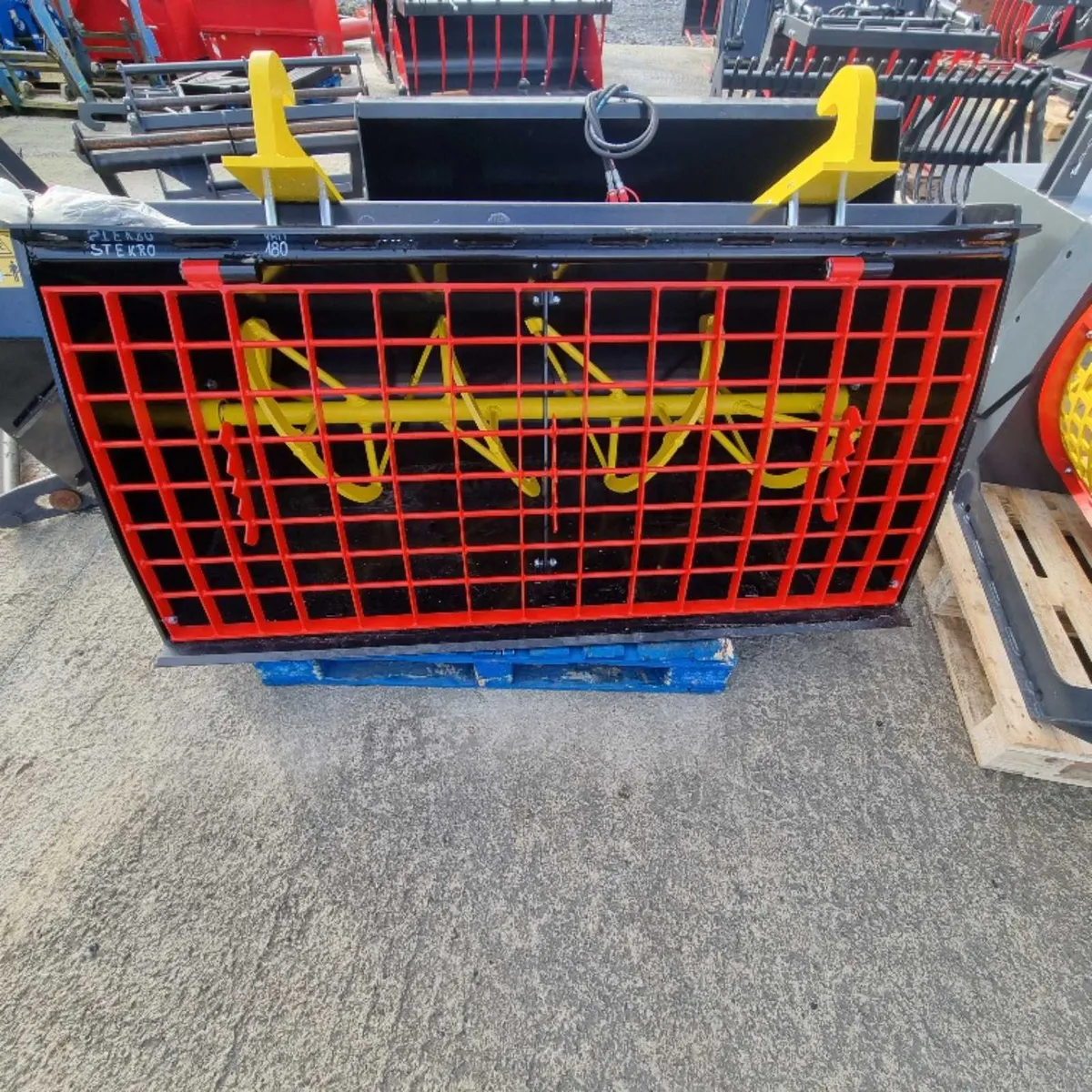 Telehandler concrete mixing buckets - Image 2