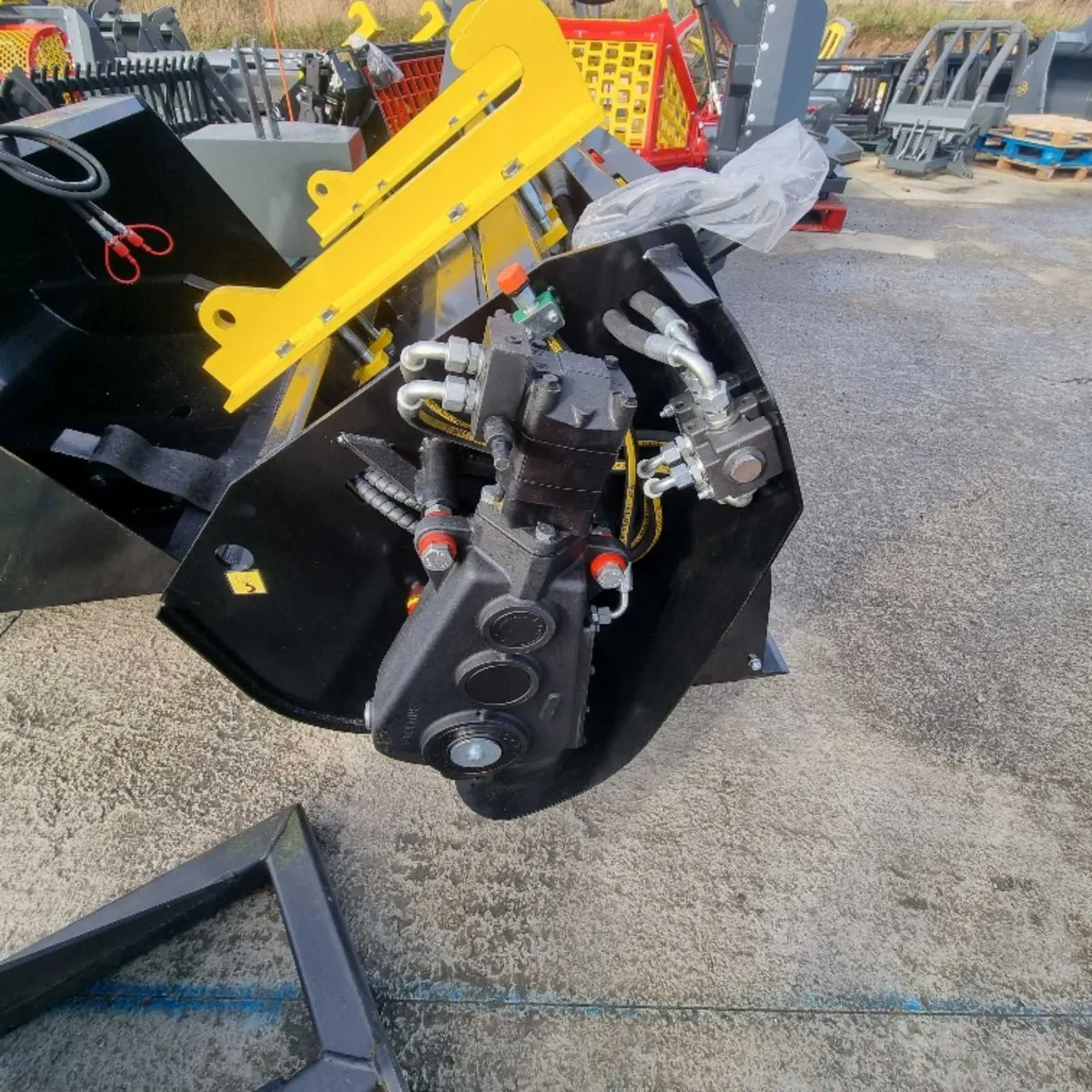 Telehandler concrete mixing buckets - Image 3