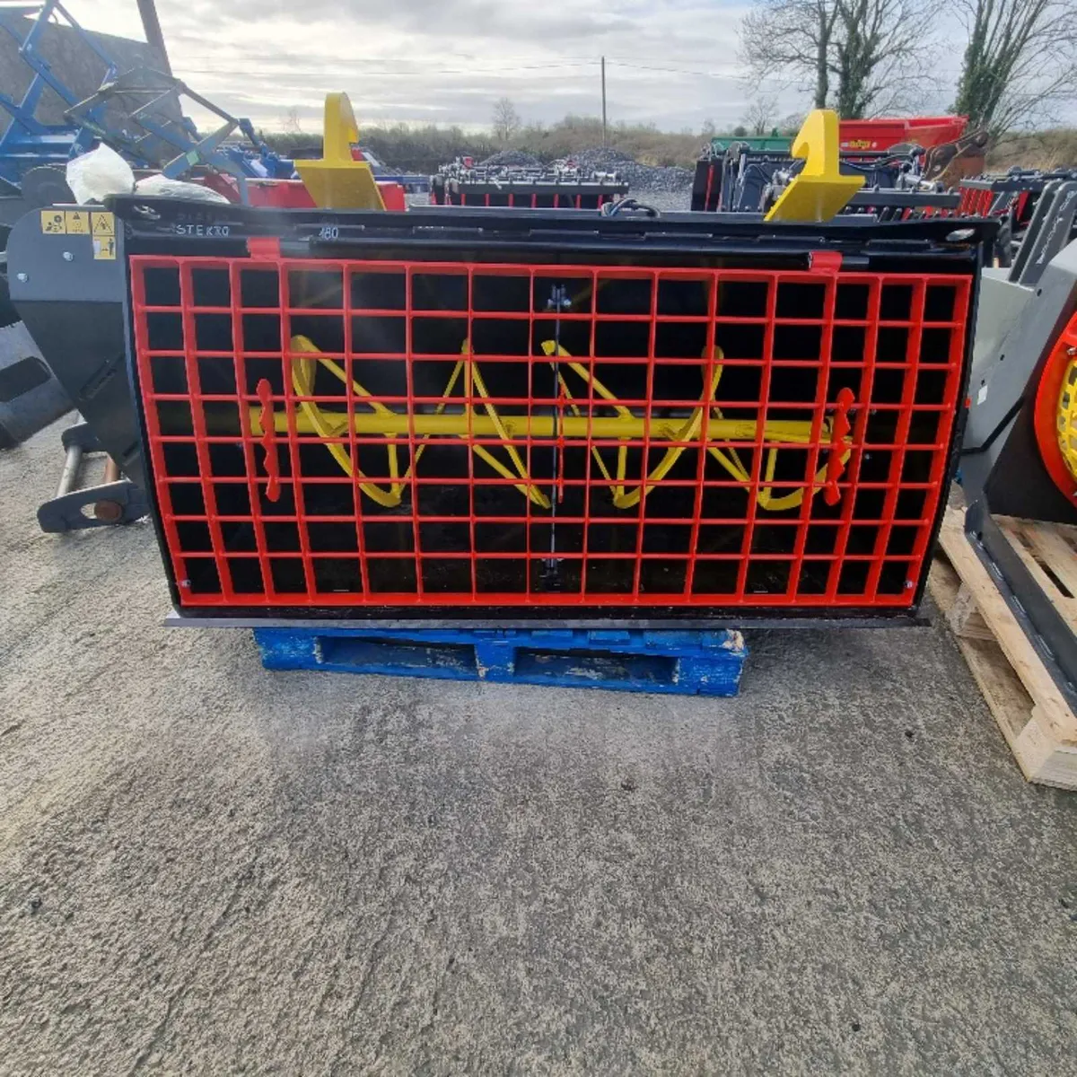 Telehandler concrete mixing buckets - Image 1