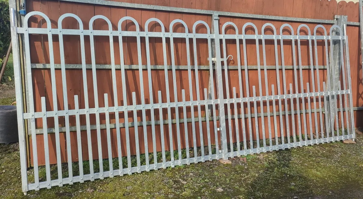 Old Style Gates - Image 2