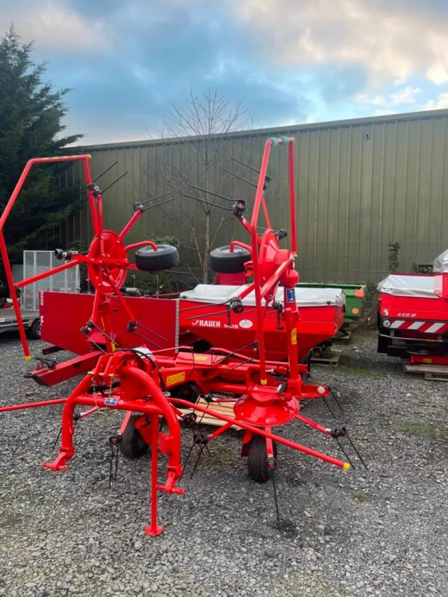 Kuhn 502 tedder - Image 1