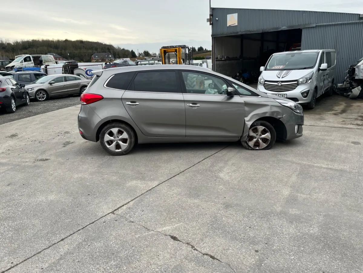 2013 KIA CARENS 1.7 CRD 7 seater - Image 4