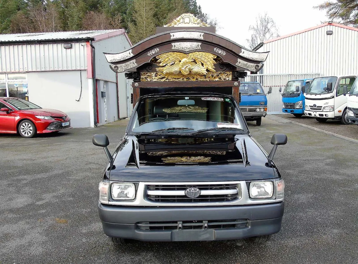 2003 2.0 PETROL TOYOTA HILUX HEARSE - Image 4