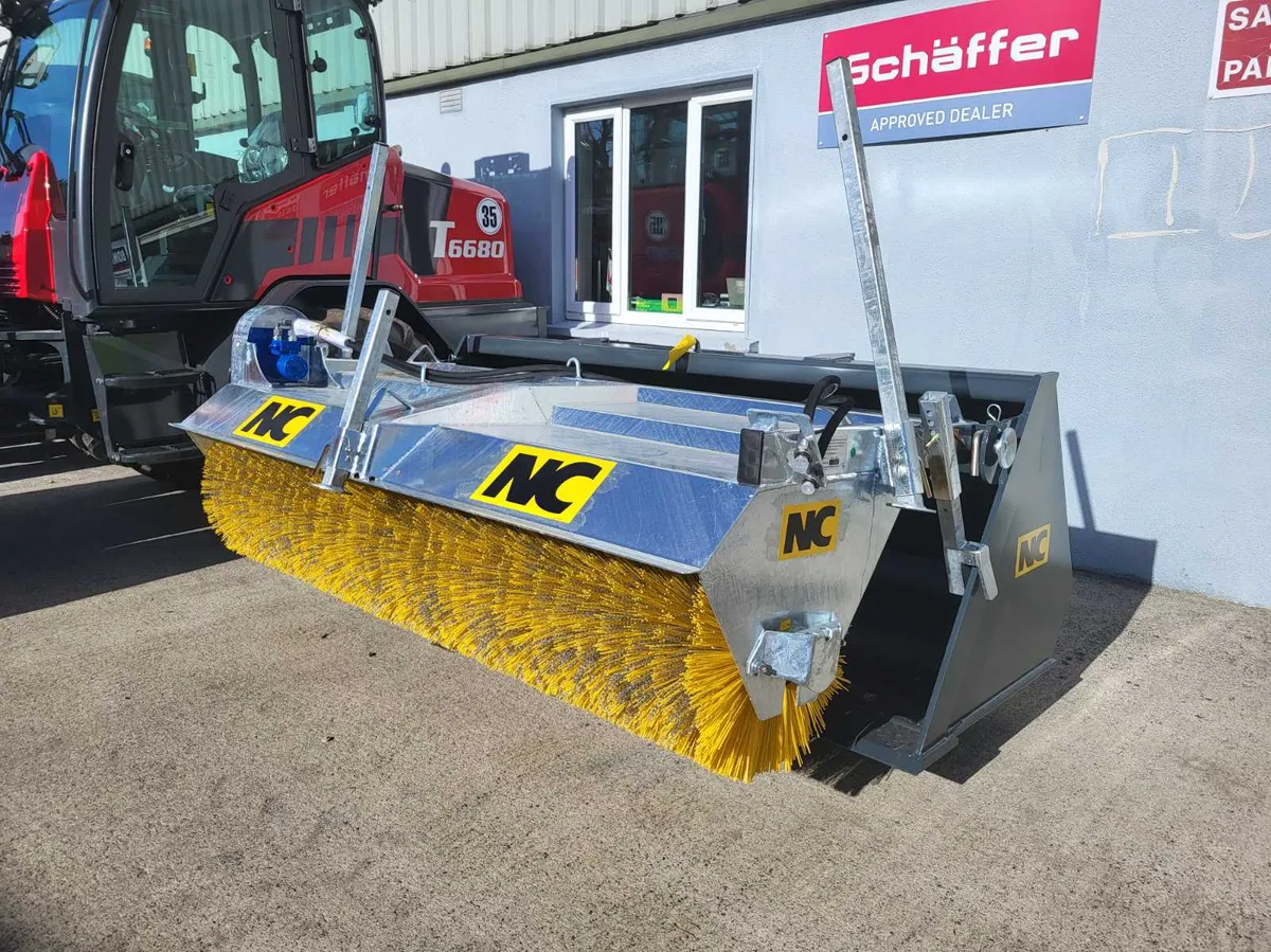 NC Bucket Brush (Euro Brackets) - Image 1