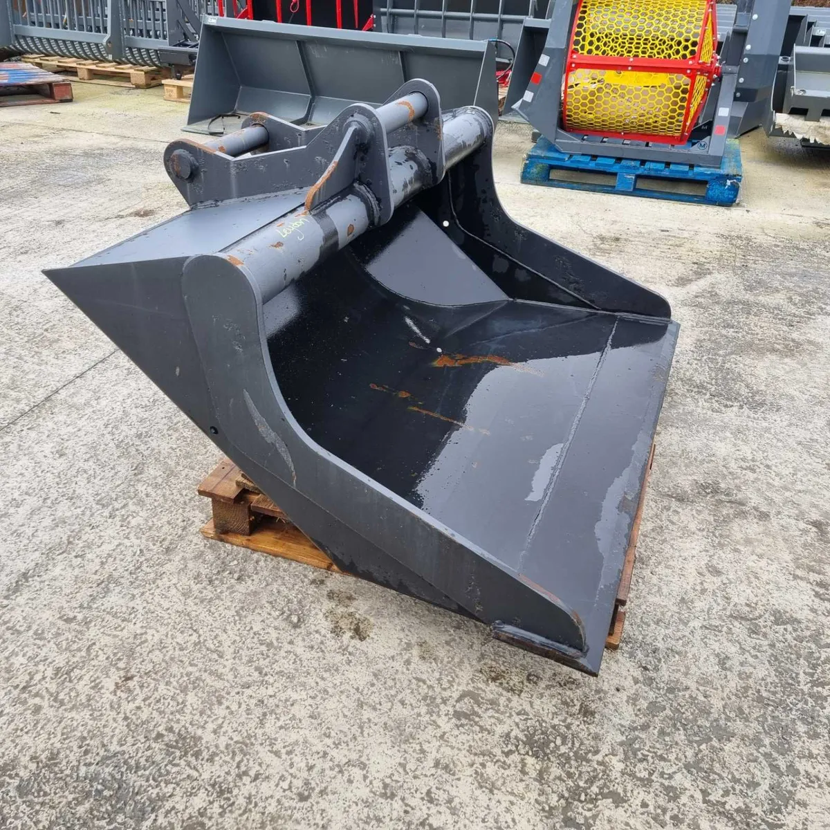 Tiltrotator grading bucket - Image 1