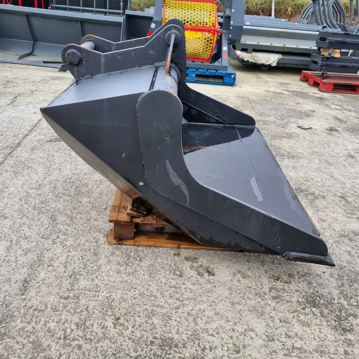 Tiltrotator grading bucket - Image 2