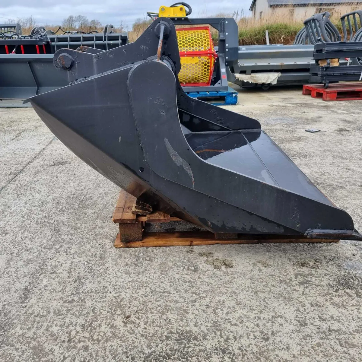 Tiltrotator grading bucket - Image 3