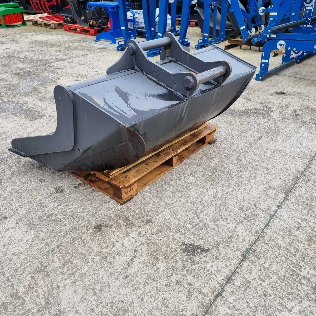 Tiltrotator grading bucket - Image 4