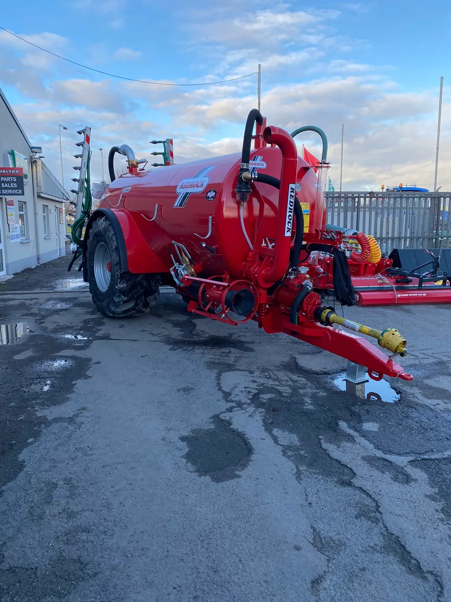 2500G Redrock Tank C/W trailing shoe in stock - Image 3