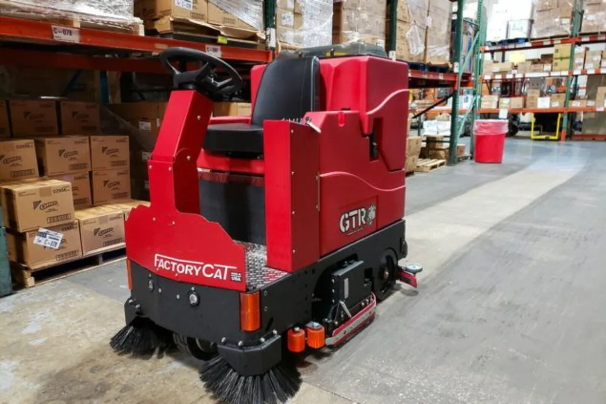 Factorycat GTR ride on scrubber dryer - Image 4