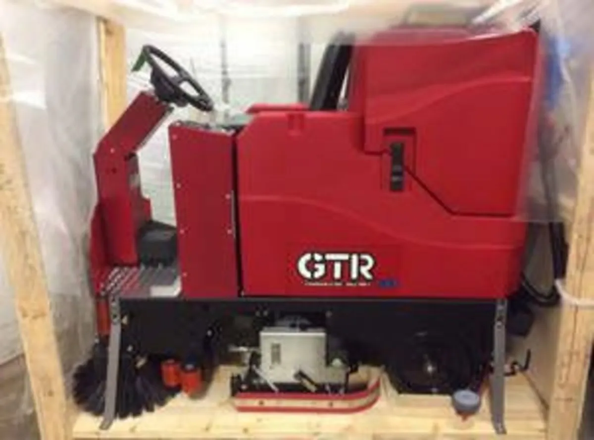 Factorycat GTR ride on scrubber dryer - Image 2