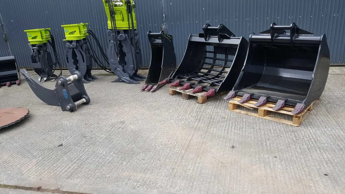 Winter deals on buckets and attachments - Image 3