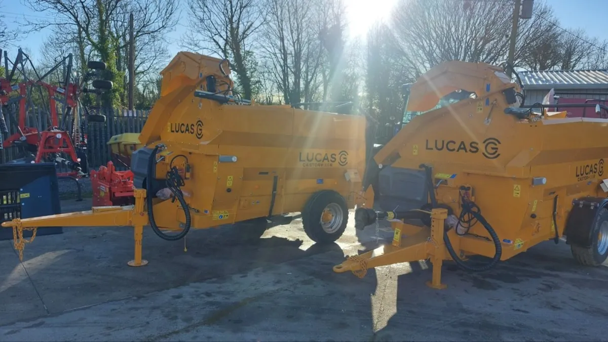 Lucas straw bedder spreader chopper - Image 2