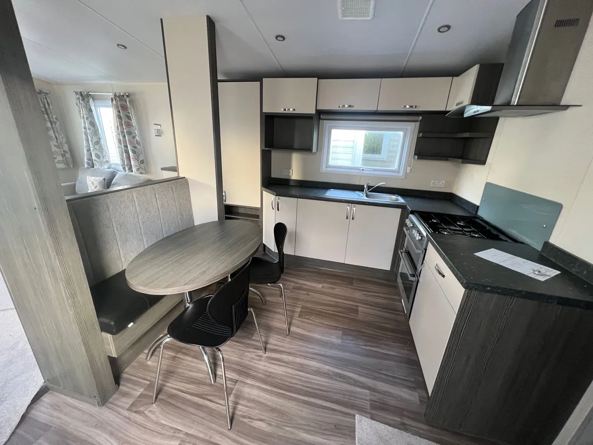 Regal Henley 39x12 3 bed - Image 2