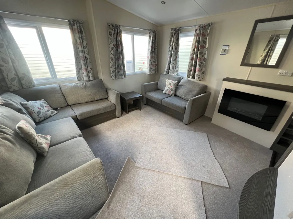 Regal Henley 39x12 3 bed - Image 3