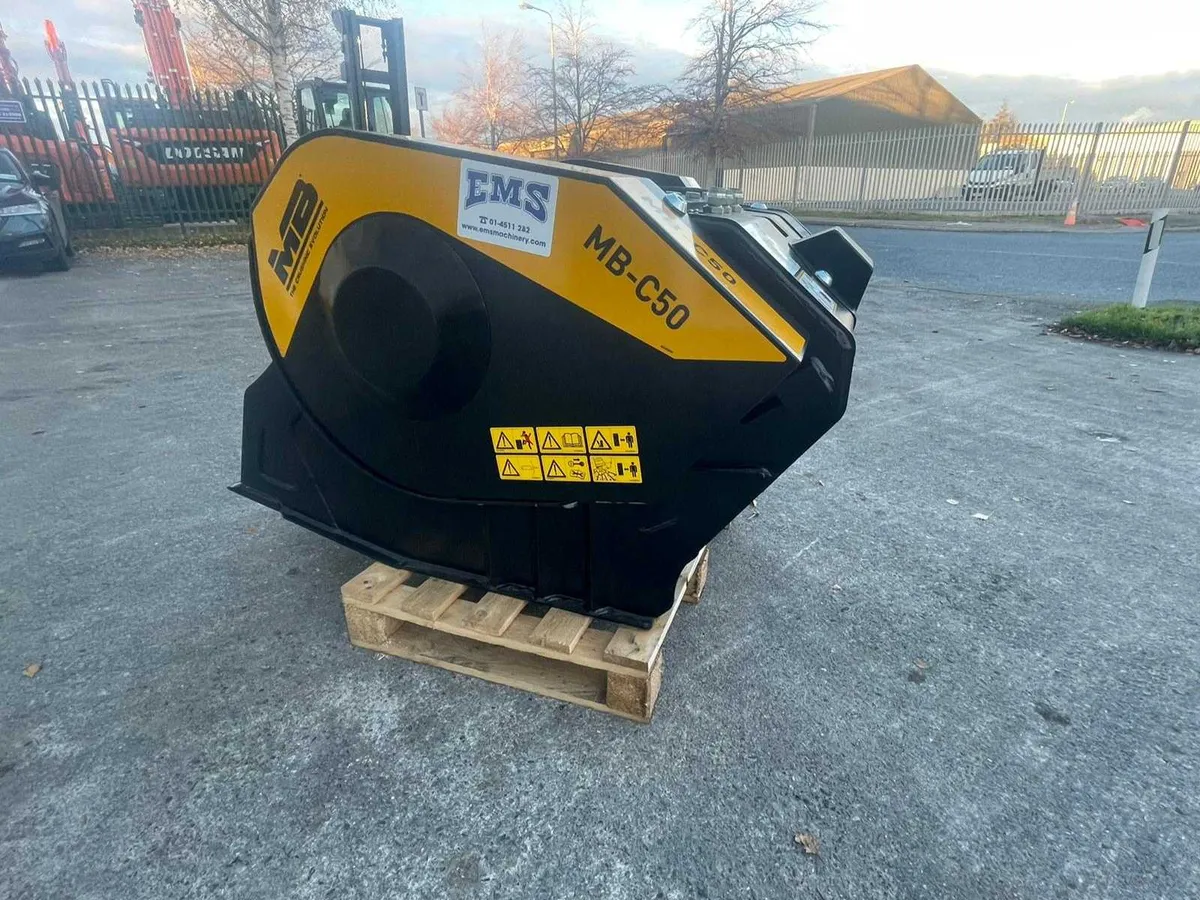 New MB-C50 S2 Crusher Bucket - Image 4