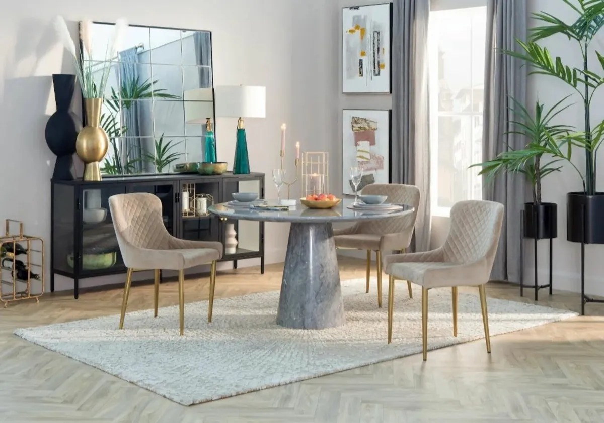 Leon round dining table - Image 1