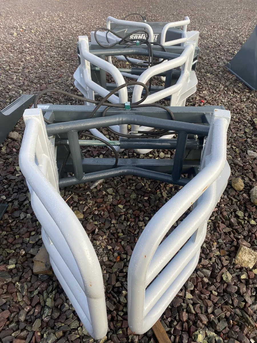 Soft Hands bale handlers - Image 1