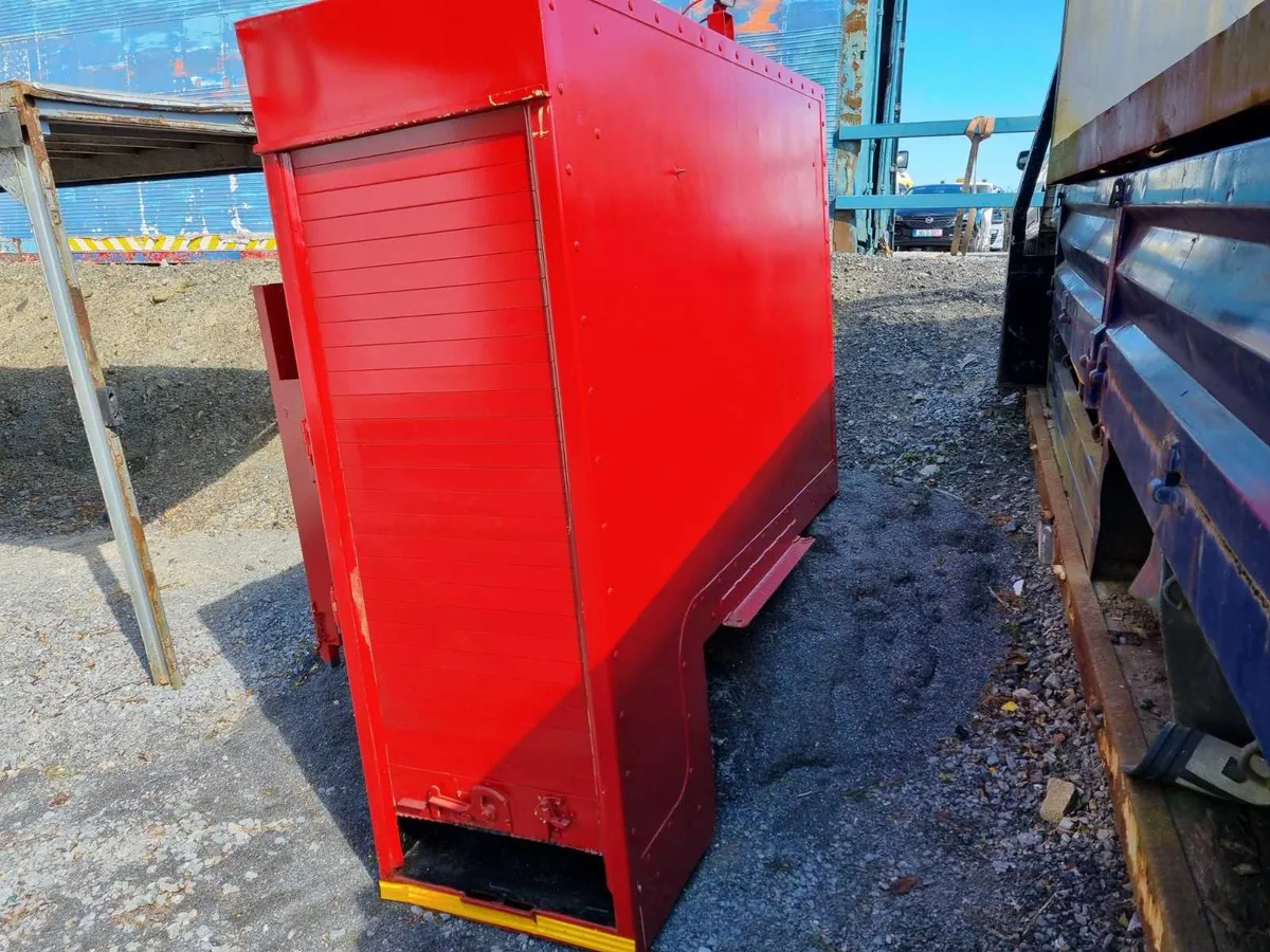 TOOL BOX FOR REAR OF CAB - Image 3