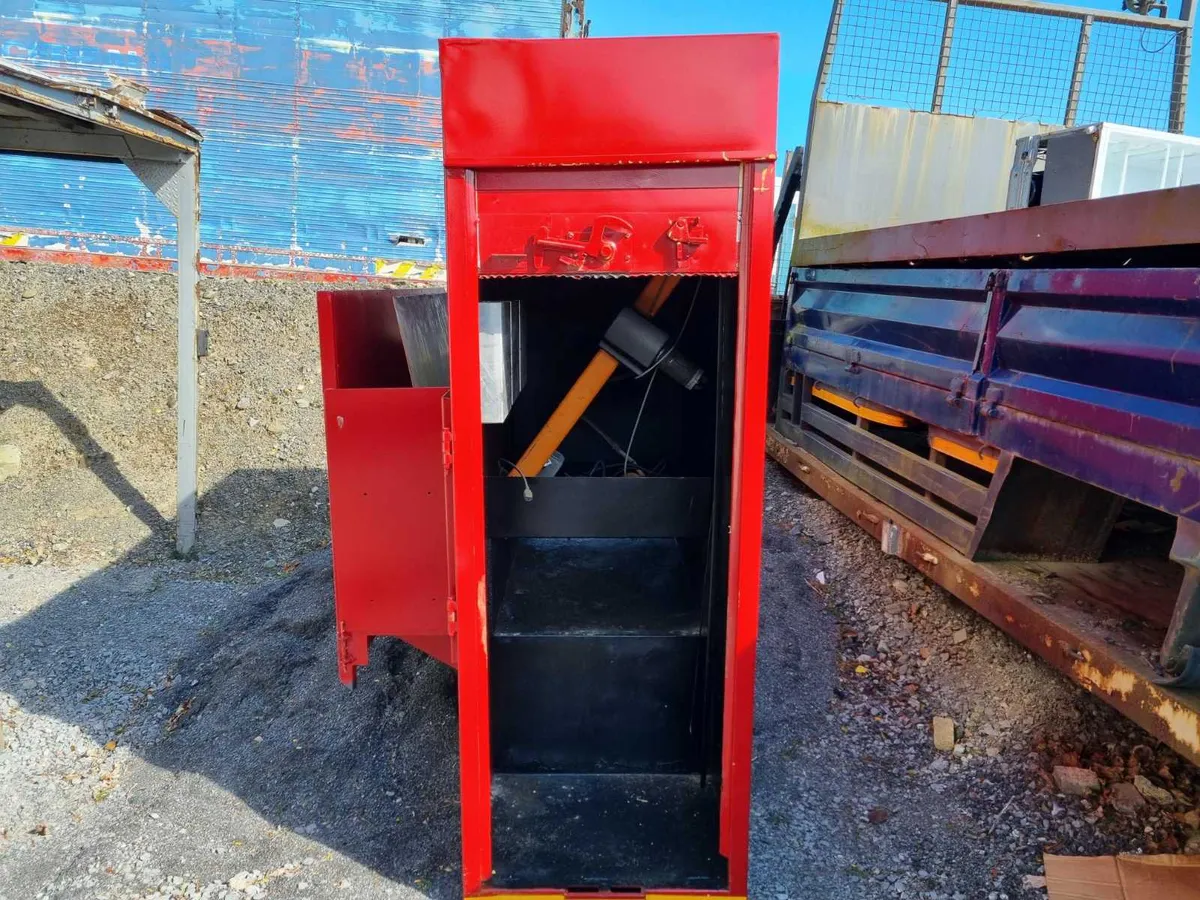 TOOL BOX FOR REAR OF CAB - Image 4