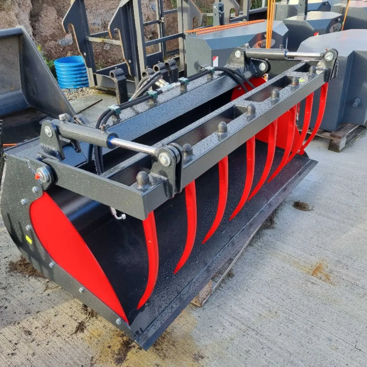 Bucket grabs -Tractor/Telehandler - Image 2