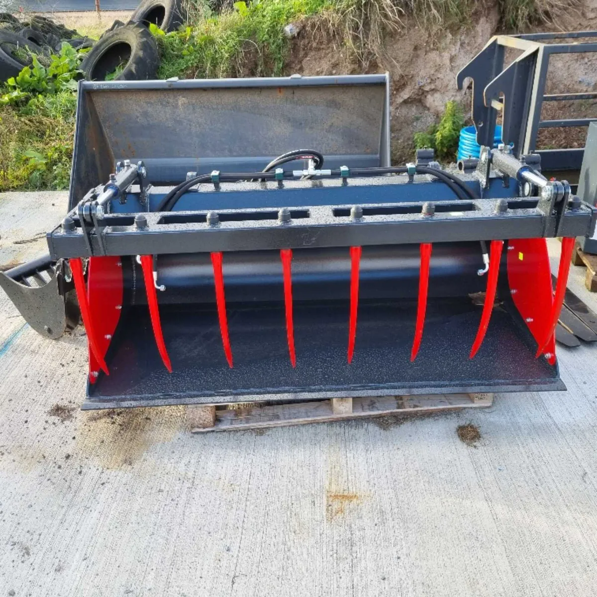 Bucket grabs -Tractor/Telehandler - Image 3