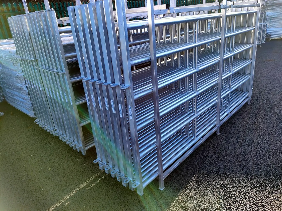 Cattle hurdles - Image 2