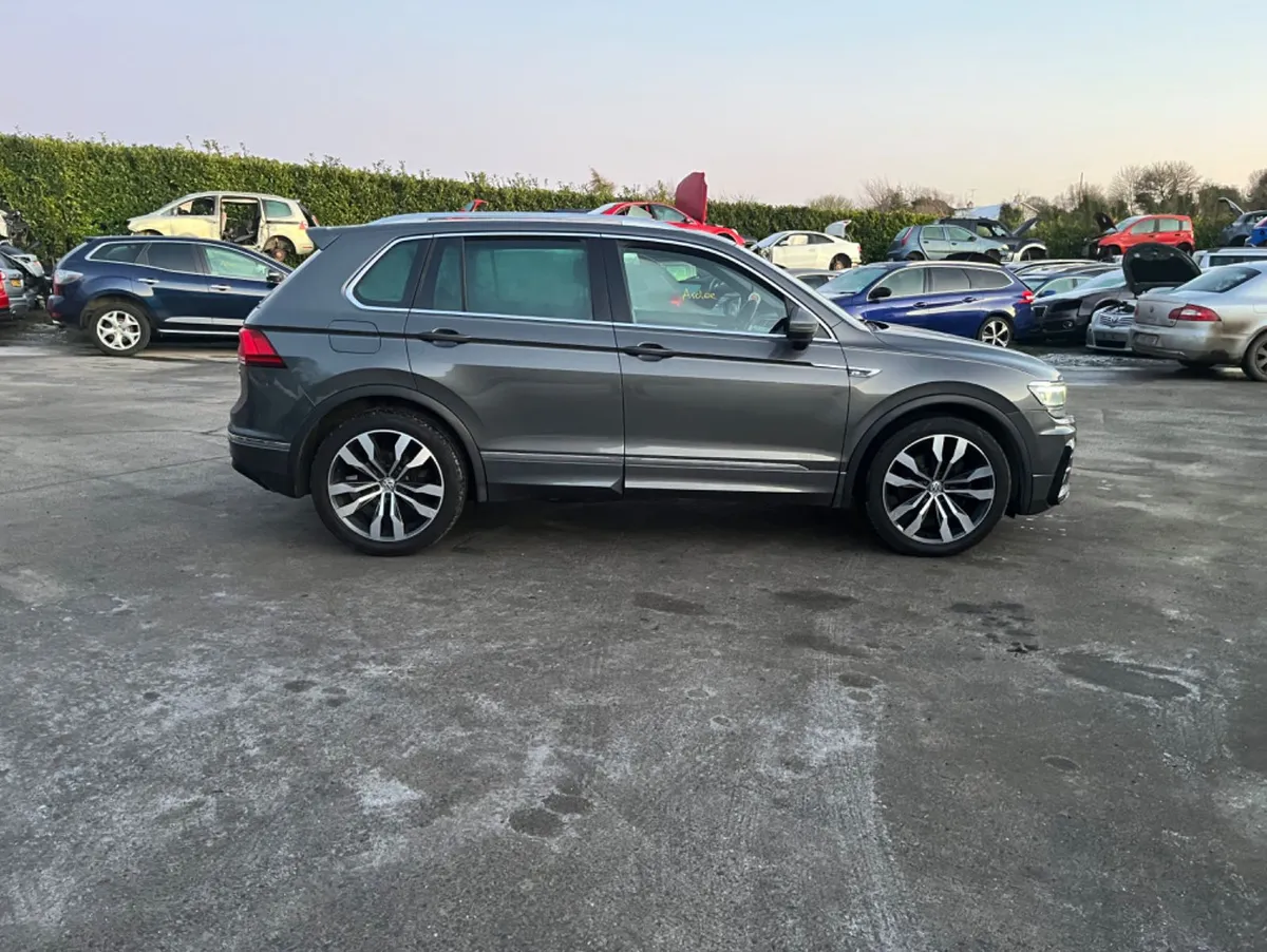 2018 VW Tiguan 2.0 R Line 4 Motion Auto - Image 3