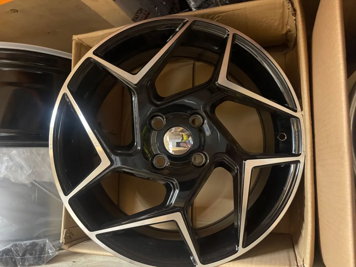 Ford Fiesta mk7 alloys 17” 4x108