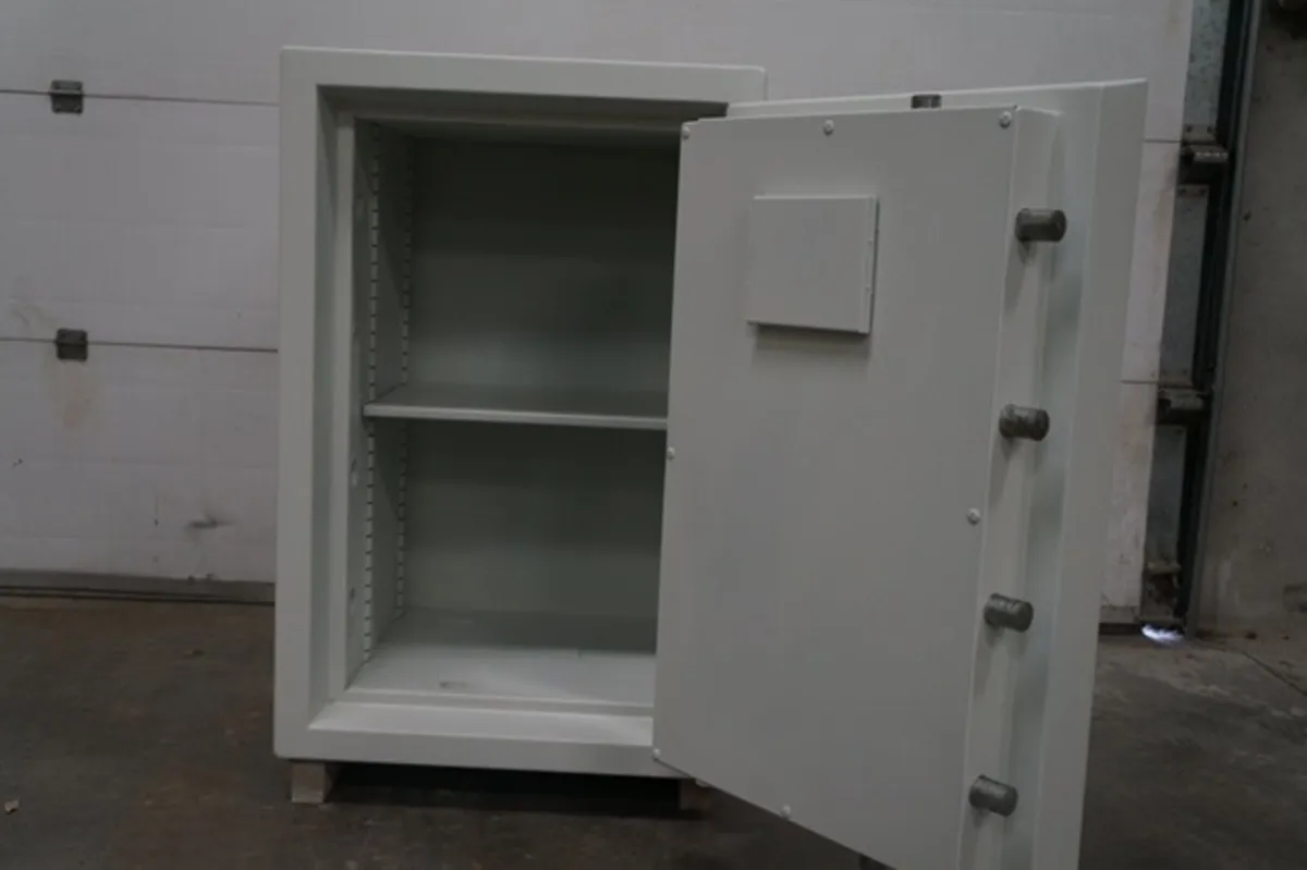 Safes, Strongroom doors, Timelocks. - Image 1