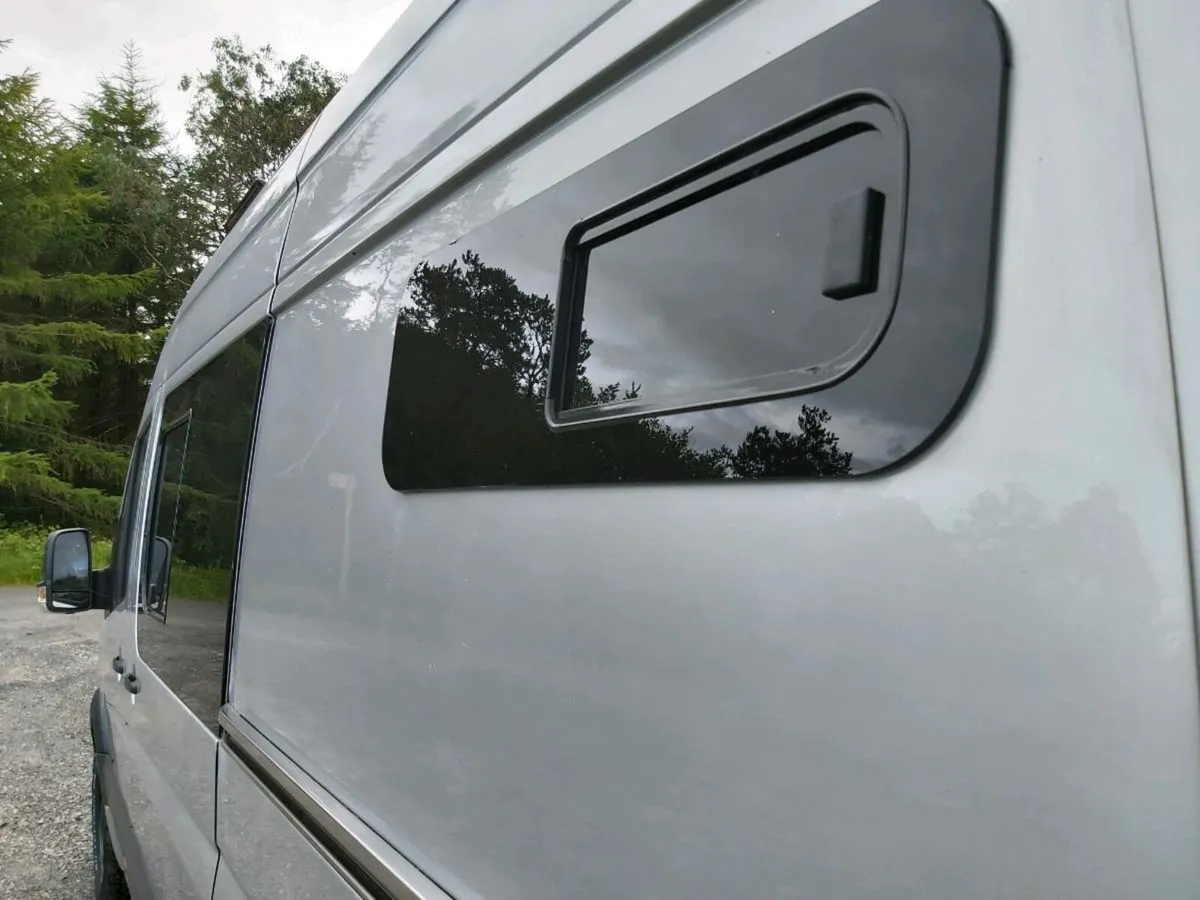 Glass supply and fitting service. - Image 4